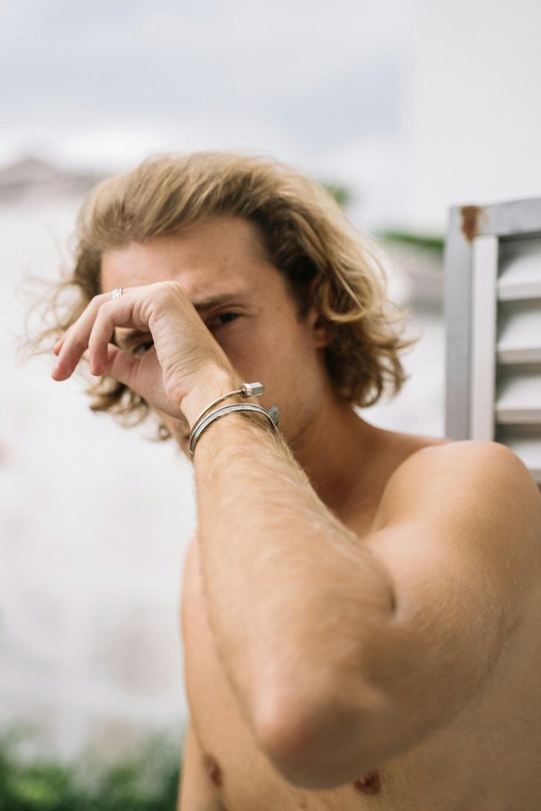 Gourmette pour homme : style et élégance à portée de main